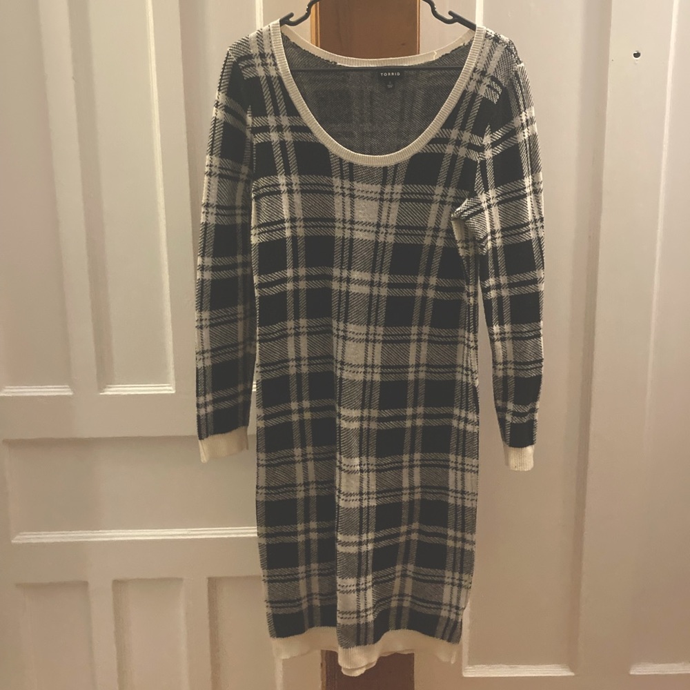Torrid sz 0 back and white plaid sweater dress